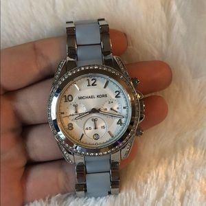 Like New• Michael Kors Blair watch